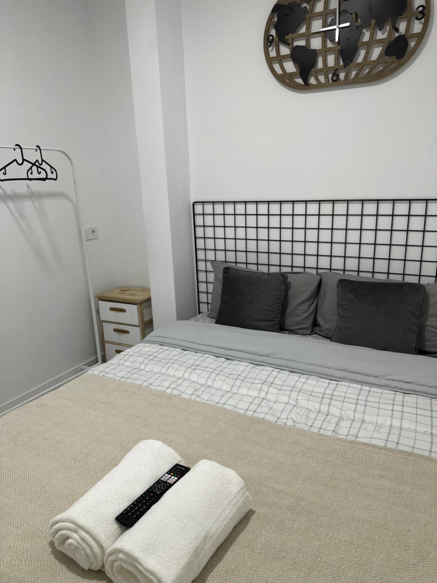מדריד Rooms Mediavilla מראה חיצוני תמונה